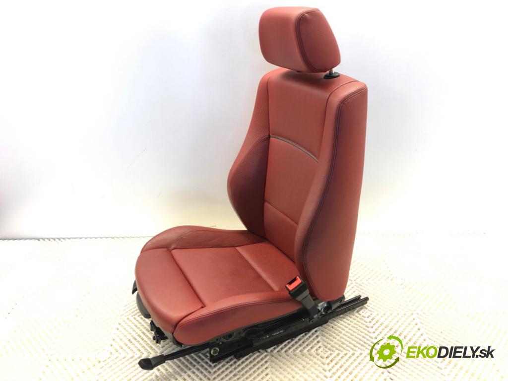 BMW E84 SUV 2014 105 kW sDrive 18 d 1995 sedadlo pravý přední část