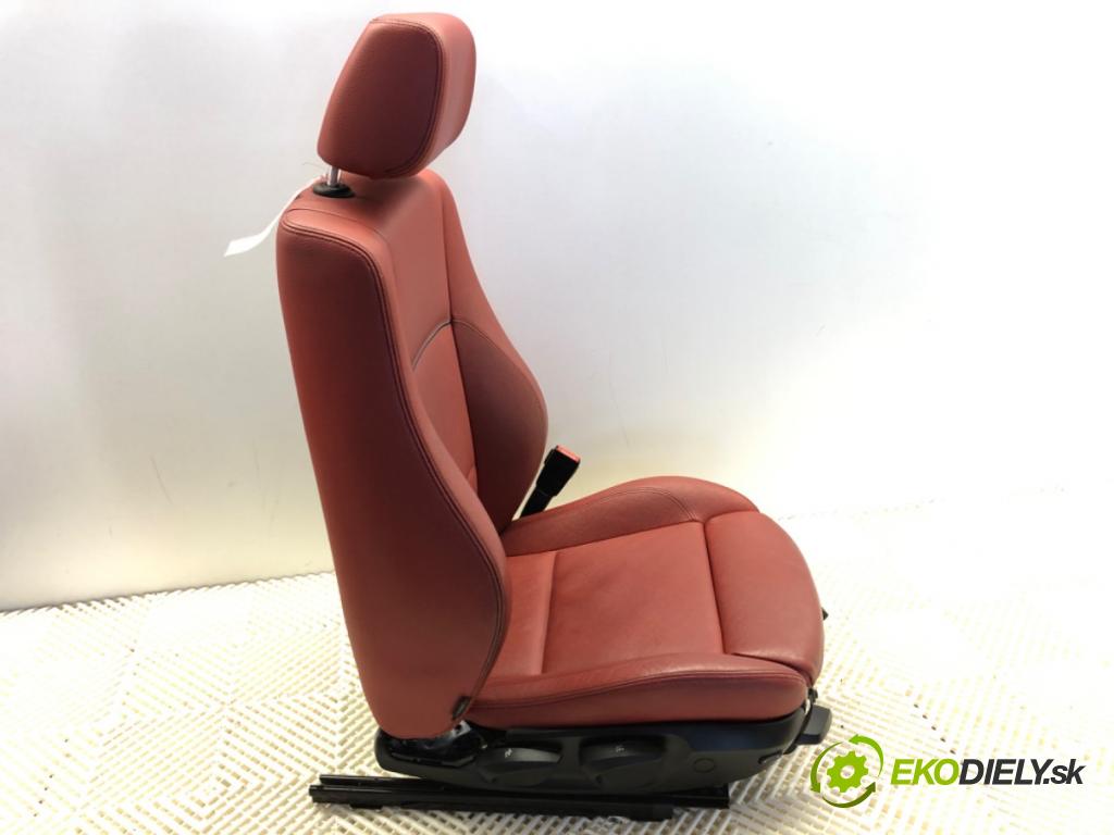 BMW E84 SUV 2014 105 kW sDrive 18 d 1995 sedadlo pravý přední část