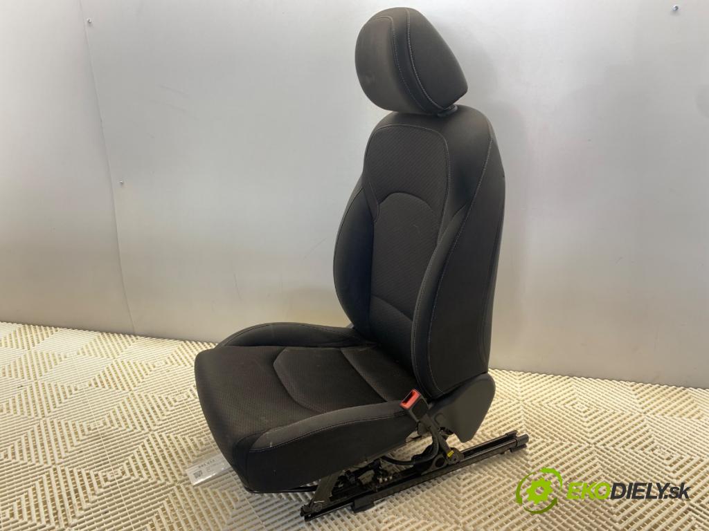 HYUNDAI i30 liftback 2018 88 kW 1.0 T-GDI 998 sedadlo pravý přední část