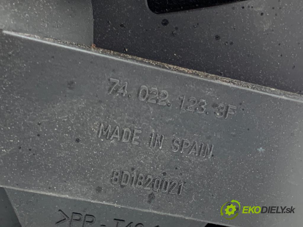 VW PASSAT B5 FL Kombi 2003 74 kW 1.9 TDI 1896 ventilátor kúrenia 740221233F