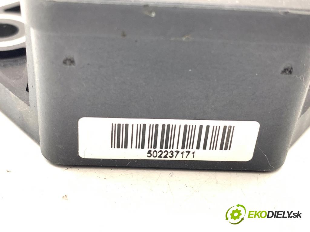 VW PASSAT B5 FL Kombi 2003 74 kW 1.9 TDI 1896 Snímač ESP 8E0907637A