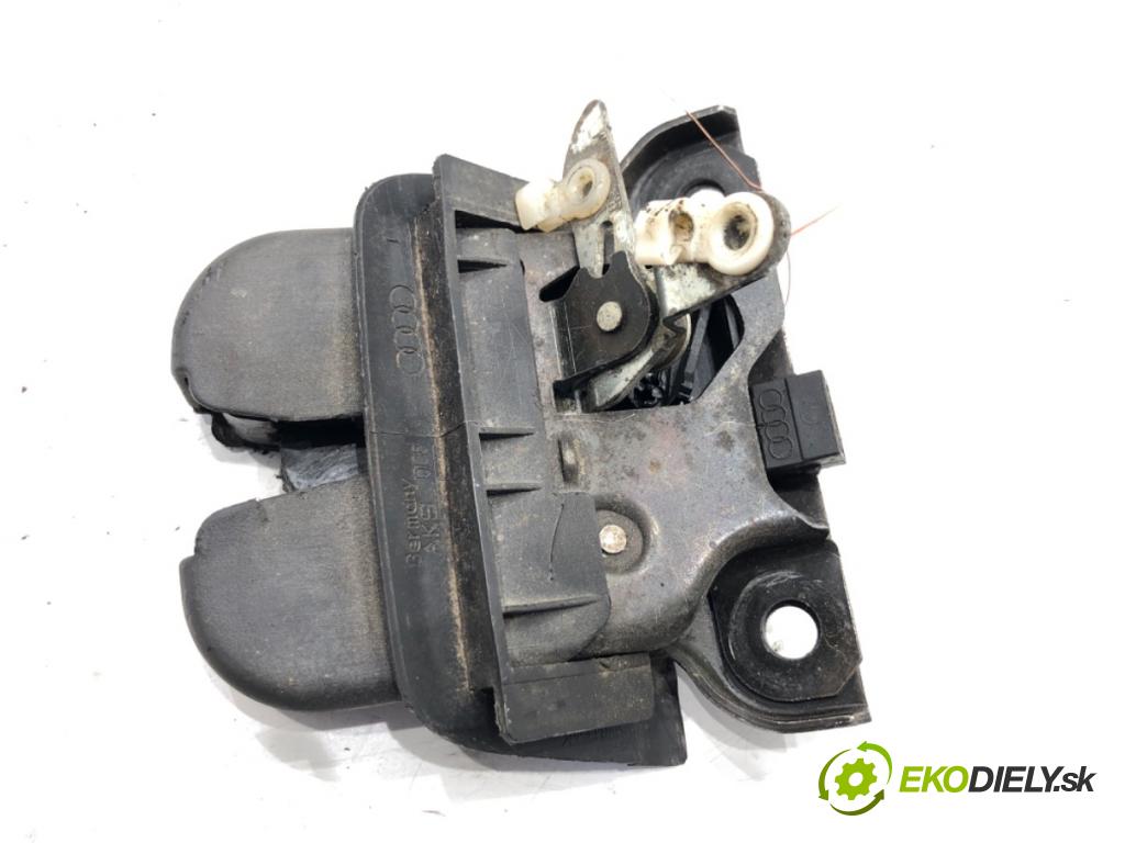 AUDI A6 C5 Kombi 2003 132 kW 2.5 TDI quattro 2496 zámok dverí zad 4B9827520