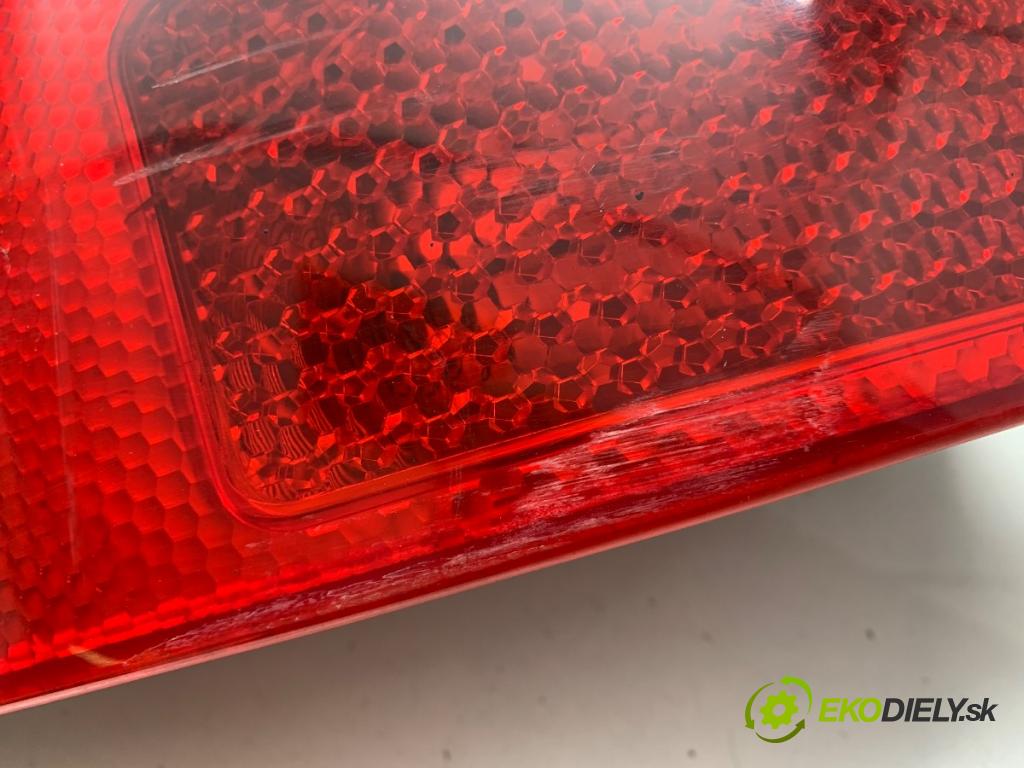 AUDI A6 C5 Kombi 2003 132 kW 2.5 TDI quattro 2496 světlo levý zadní část 4B9945095F