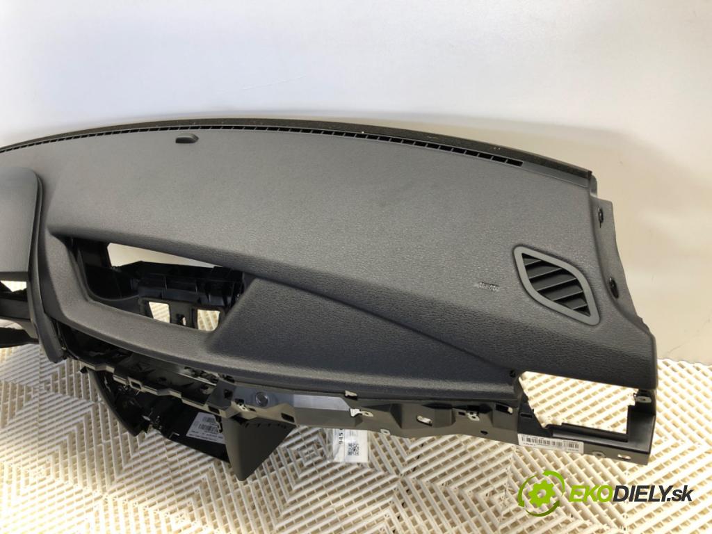 BMW E84 SUV 2014 105 kW sDrive 18 d 1995 Palubná doska (Palubná doska)