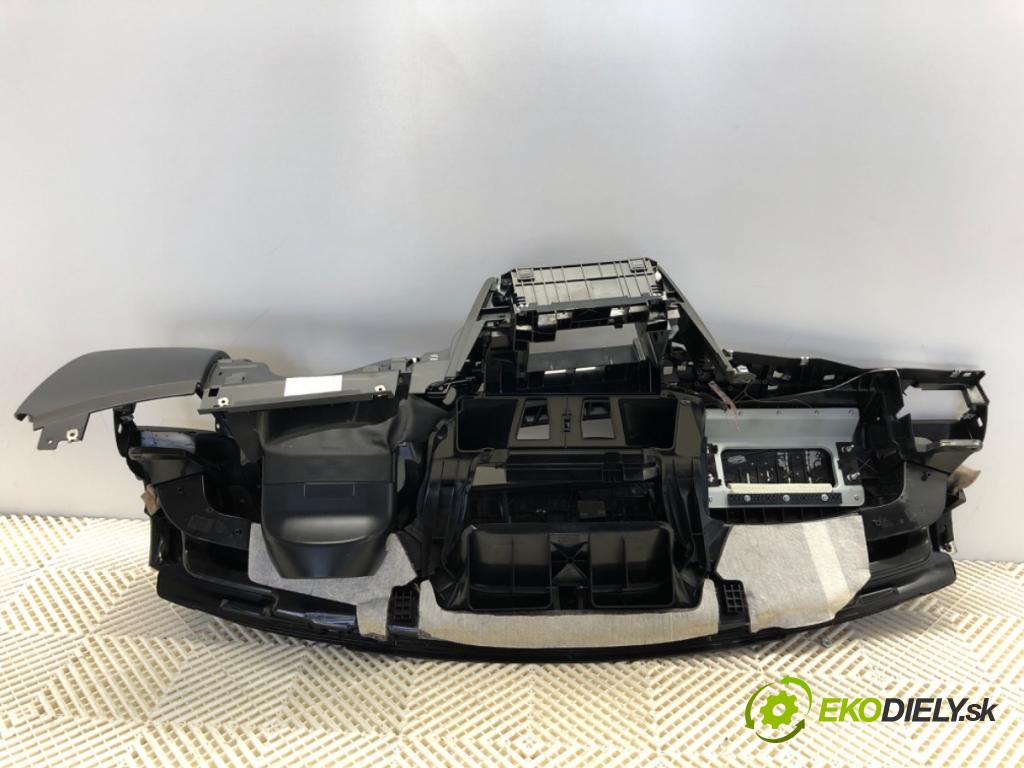 BMW E84 SUV 2014 105 kW sDrive 18 d 1995 Palubná doska (Palubná doska)