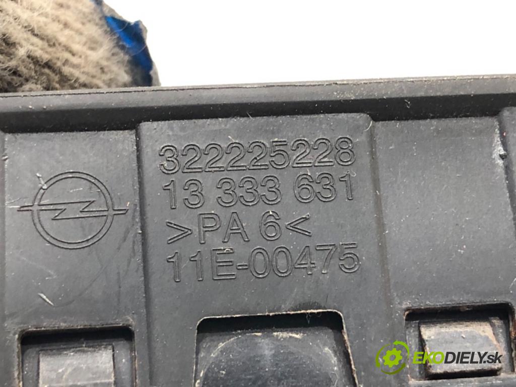 OPEL INSIGNIA B Kombi 2018 121 kW 1.5 (35) 1490 Prepínač otvárania POKLADNE: zad 13333631