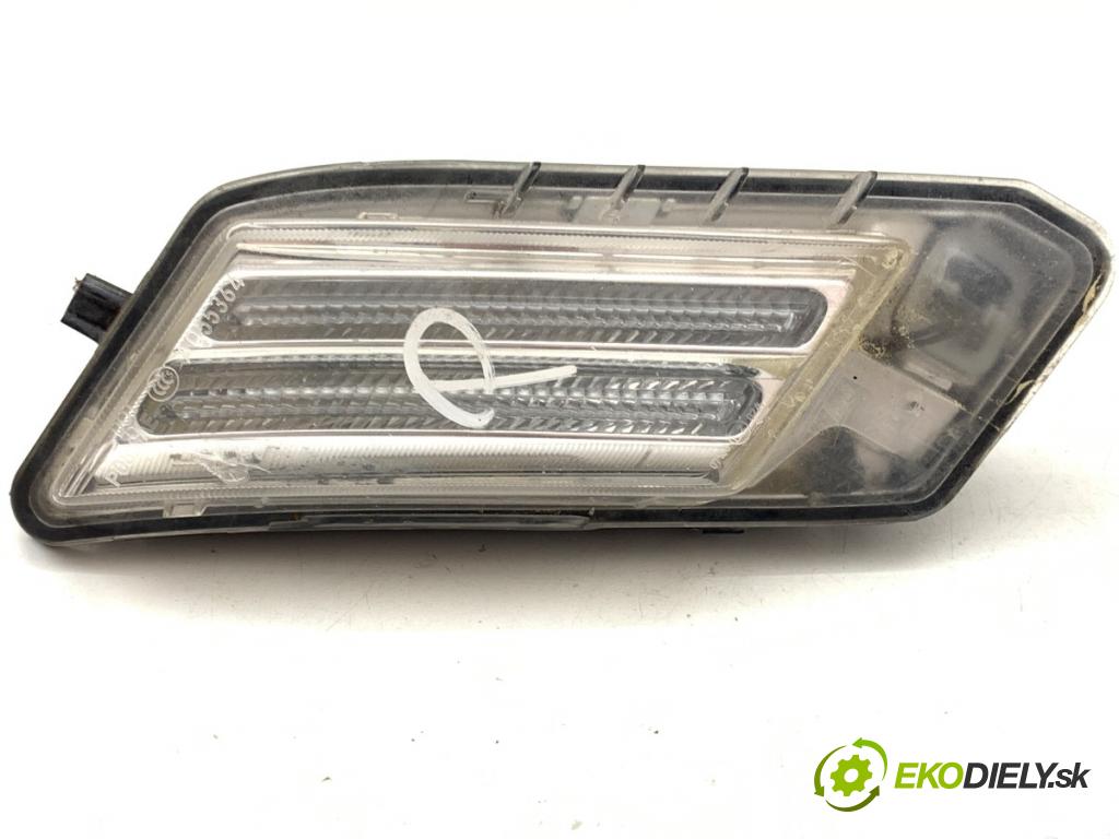VOLVO XC60 I SUV 2009 136 kW D5 AWD 2400 Svetlo DRL: pravy predný 