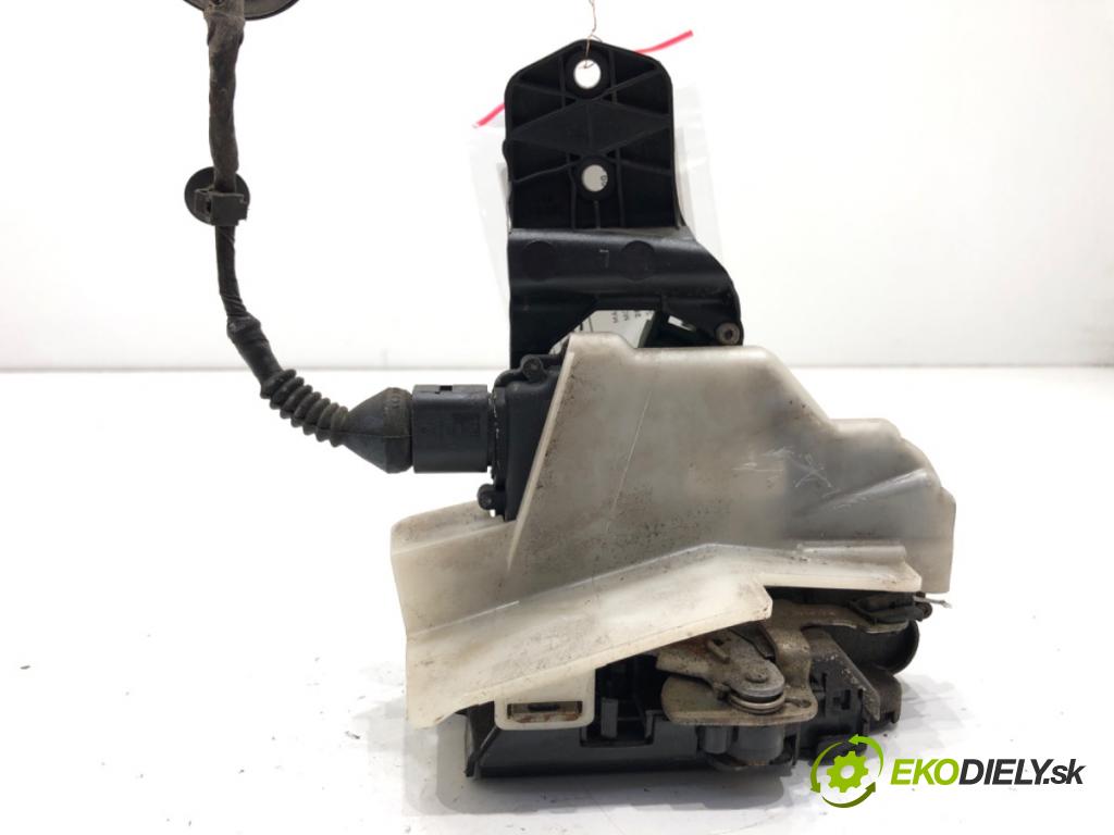 VW PASSAT B5 FL sedan 2003 96 kW 1.9 TDI 1896 zámok Dvere ľavy zad
