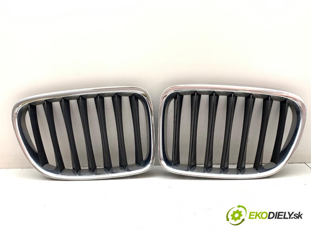 BMW E84 SUV 2014 105 kW sDrive 18 d 1995 mřížka maska  (Přední mřížka (maska chladiče))
