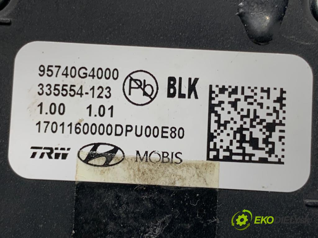 HYUNDAI i30 liftback 2018 88 kW 1.0 T-GDI 998 KAMERA okna prednej 95740G4000