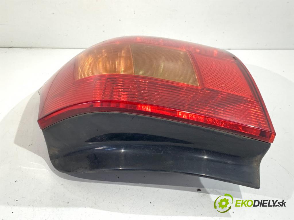 TOYOTA COROLLA E12 liftback 2003 71 kW 1.4 VVT-i (ZZE120_) 1398 Svetlo pravy zad