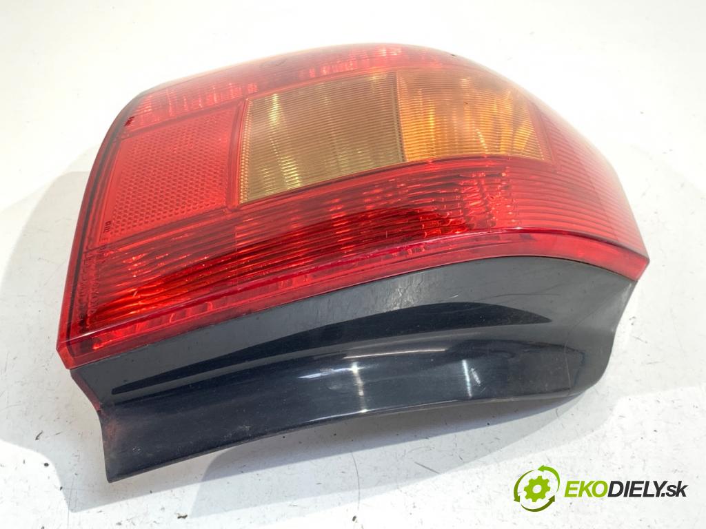 TOYOTA COROLLA E12 liftback 2003 71 kW 1.4 VVT-i (ZZE120_) 1398 Svetlo ľavy zad