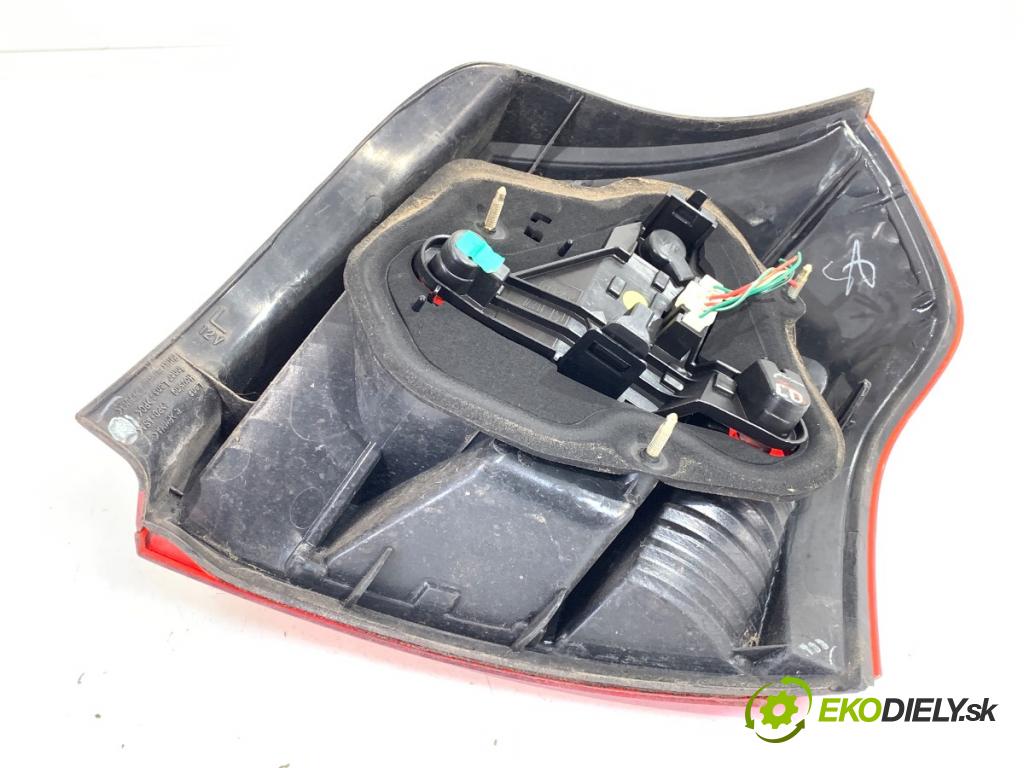 TOYOTA COROLLA E12 liftback 2003 71 kW 1.4 VVT-i (ZZE120_) 1398 Svetlo ľavy zad