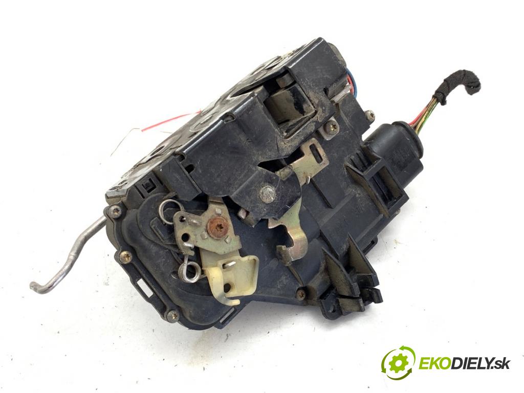 AUDI A6 C5 Kombi 2003 132 kW 2.5 TDI quattro 2496 zámok Dvere pravy predný 4B1837016G