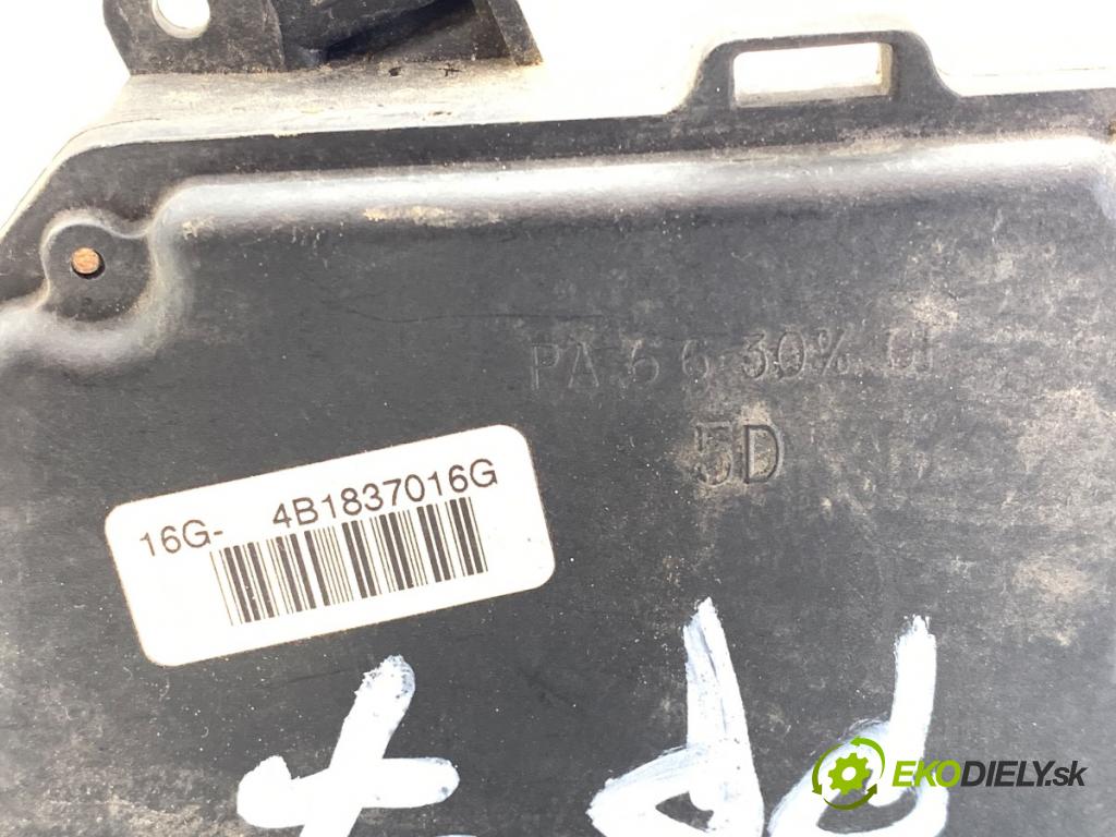 AUDI A6 C5 Kombi 2003 132 kW 2.5 TDI quattro 2496 zámok Dvere pravy predný 4B1837016G