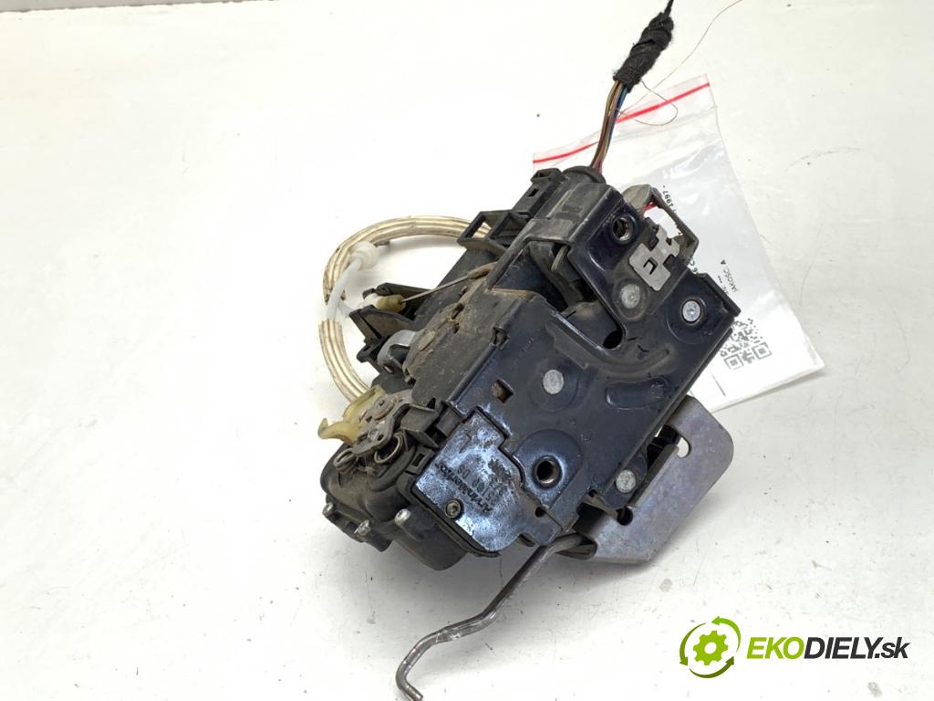 AUDI A6 C5 Kombi 2003 132 kW 2.5 TDI quattro 2496 zámok Dvere ľavy predný 401837015
