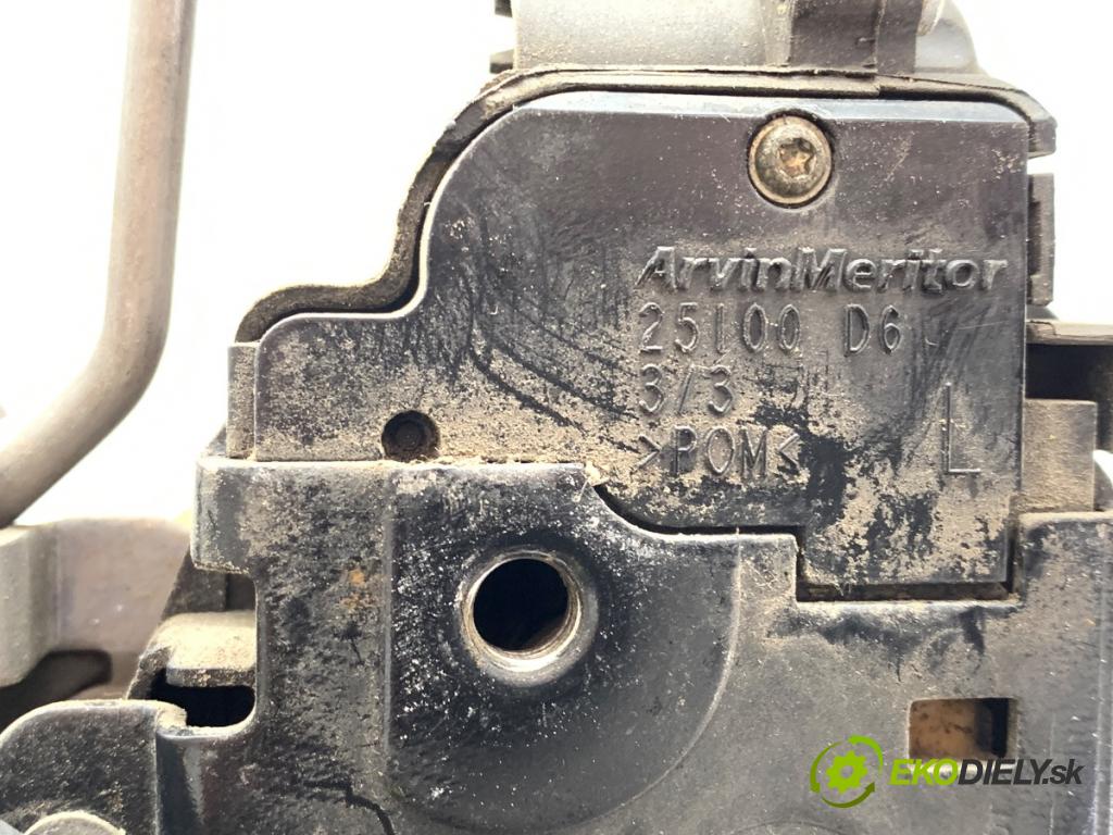 AUDI A6 C5 Kombi 2003 132 kW 2.5 TDI quattro 2496 zámok Dvere ľavy predný 401837015