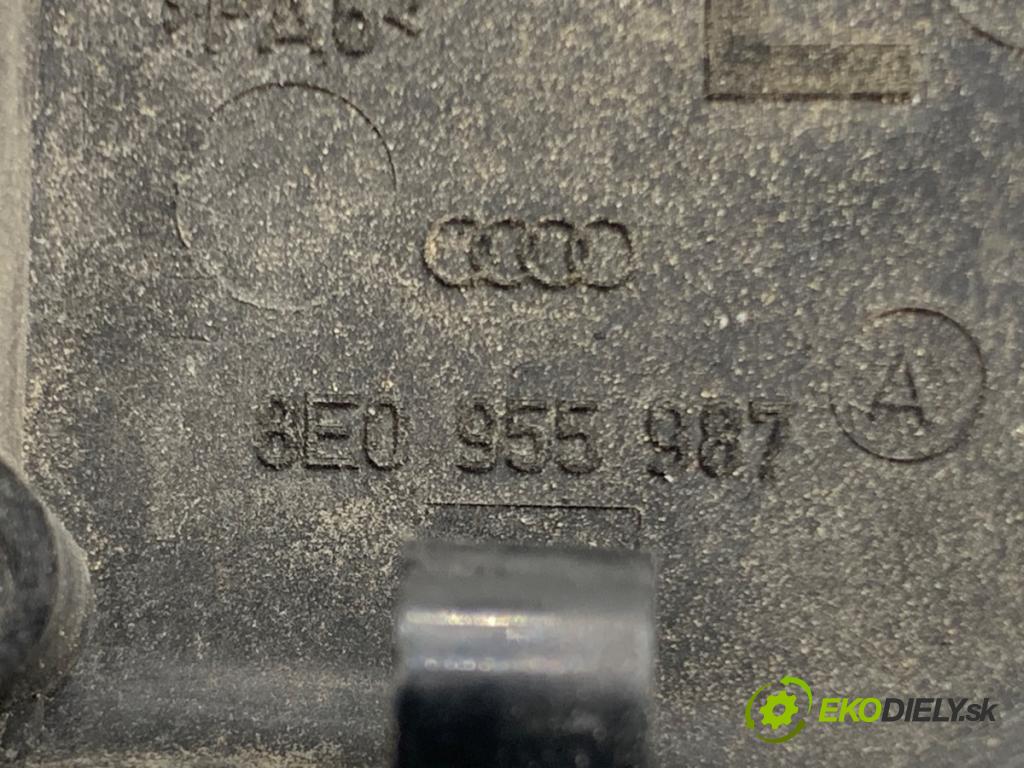 AUDI A6 C5 Kombi 2003 132 kW 2.5 TDI quattro 2496 ostřikovače ostřikovačů 8E0955987A