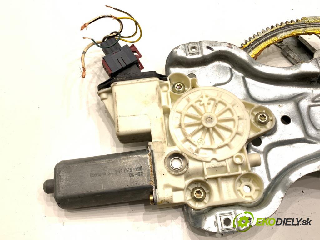 TOYOTA COROLLA E12 liftback 2003 71 kW 1.4 VVT-i (ZZE120_) 1398 Mechanizmus okna ľavy predný 0130822031