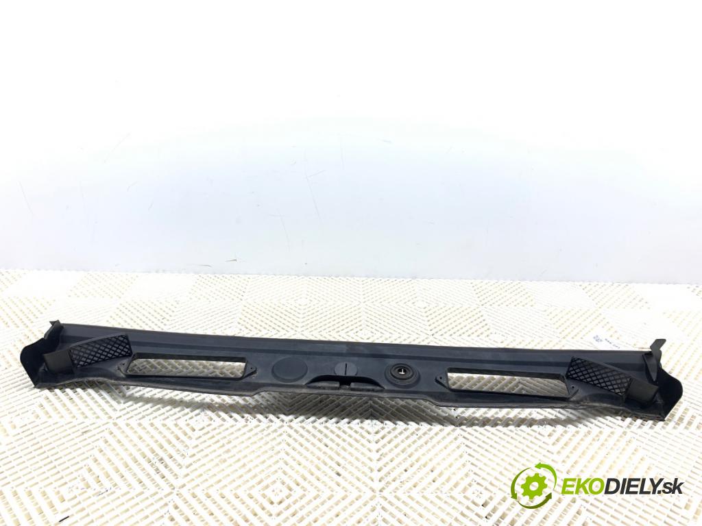 BMW E84 SUV 2014 105 kW sDrive 18 d 1995 Torpédo, plast pod čelné okno 15677210 (Torpédo (plast pod čelným sklom))