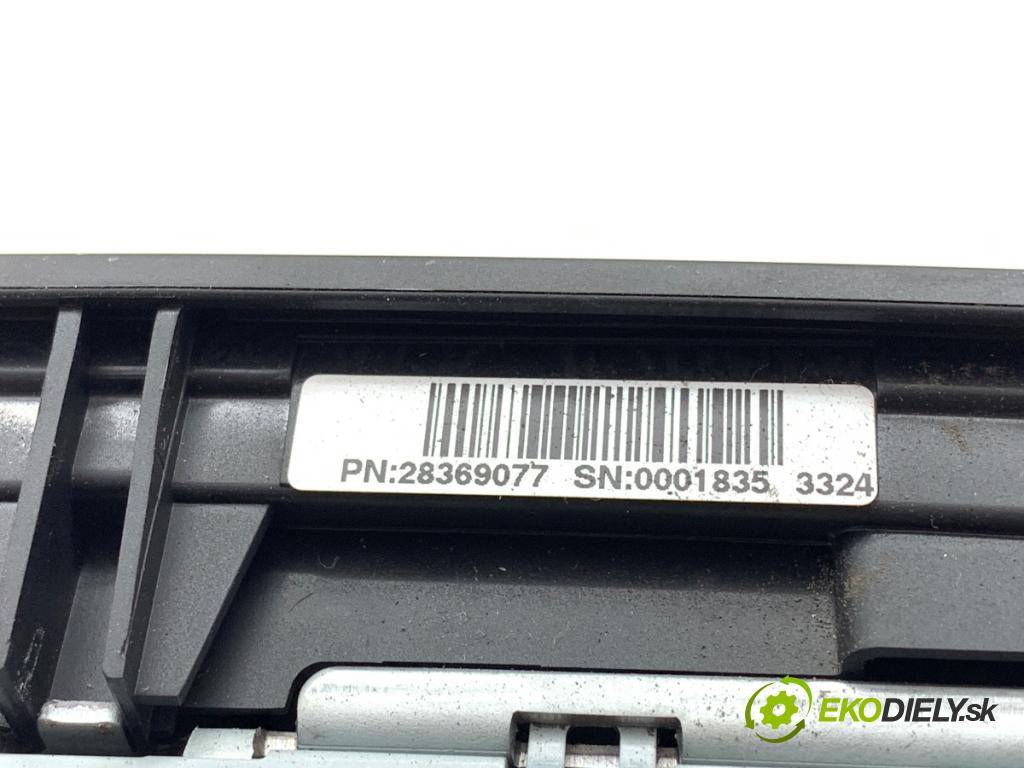SKODA SUPERB II liftback 2014 103 kW 2.0 TDI 1968 RADIO 3T0035161K (Audio zariadenie)