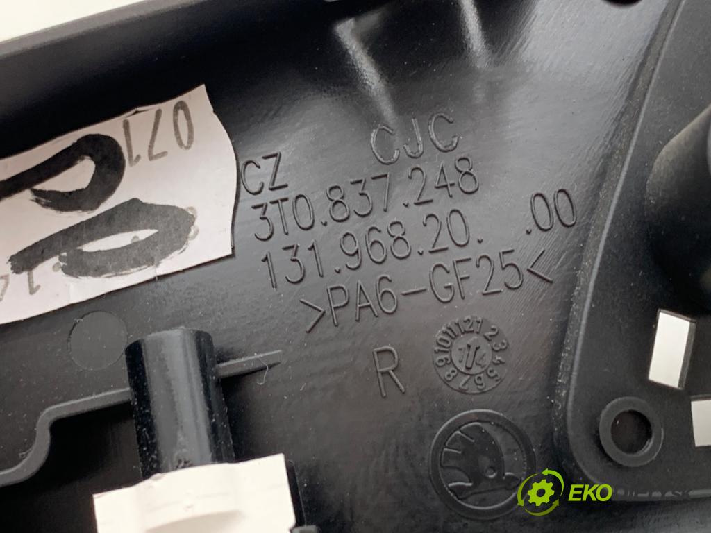 SKODA SUPERB II liftback 2014 103 kW 2.0 TDI 1968 klika vnitřní pravý přední část 3T0837248