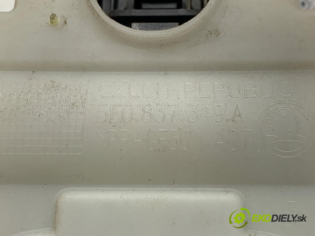 SKODA FABIA III Kombi 2017 77 kW 1.4 TDI 1422 Kľučka vonkajšia pravy predný