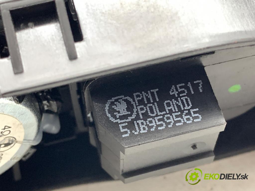 SKODA FABIA III Kombi 2017 77 kW 1.4 TDI 1422 Kľučka vnútorná ľavy predný