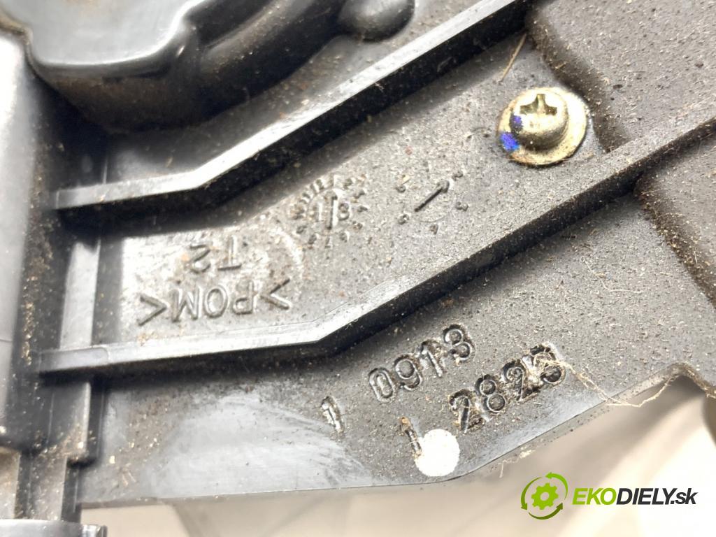 TOYOTA AVENSIS T27 Kombi 2013 110 kW 2.2 D-4D (ADT271_) 2231 zámok dveří zadní část