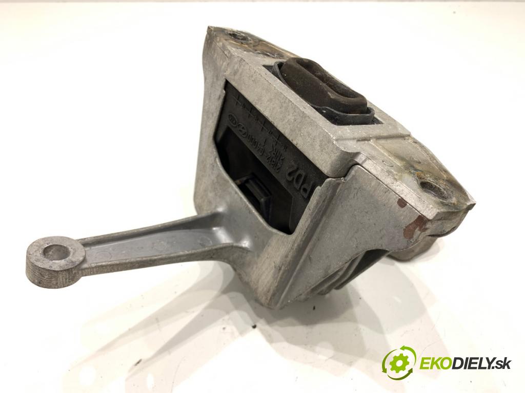 HYUNDAI i30 liftback 2018 88 kW 1.0 T-GDI 998 AirBag Motor pravy 21810-G4000