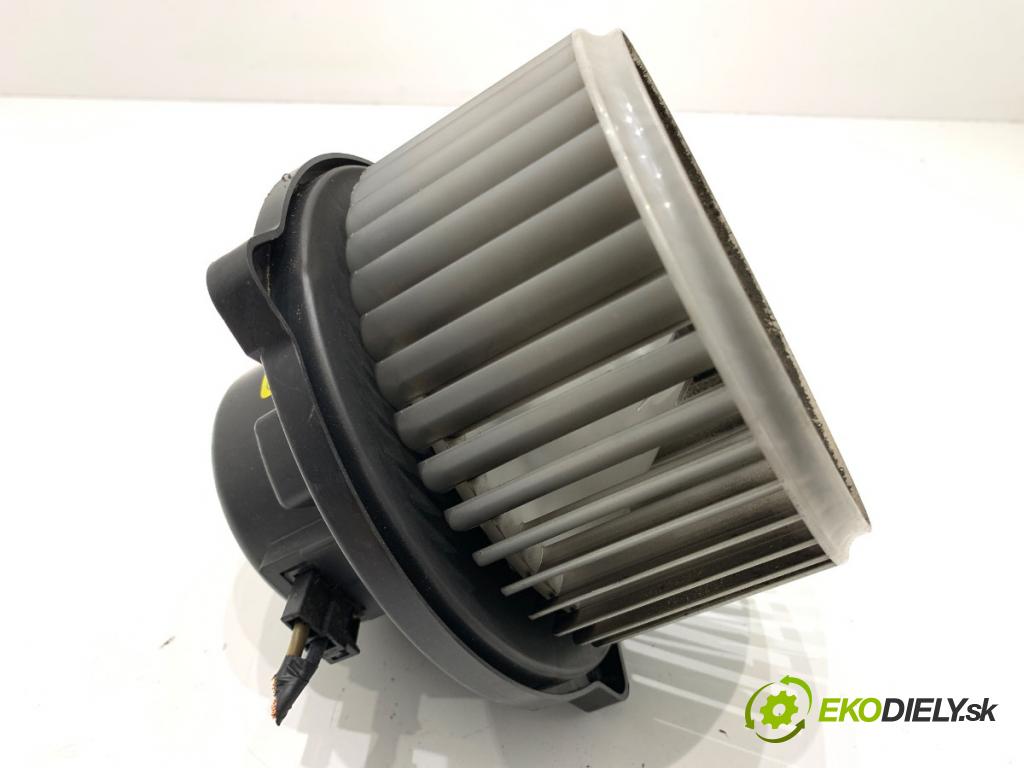 KIA SORENTO I SUV 2008 125 kW 2.5 CRDi 2497 ventilátor kúrenia B30883-0230
