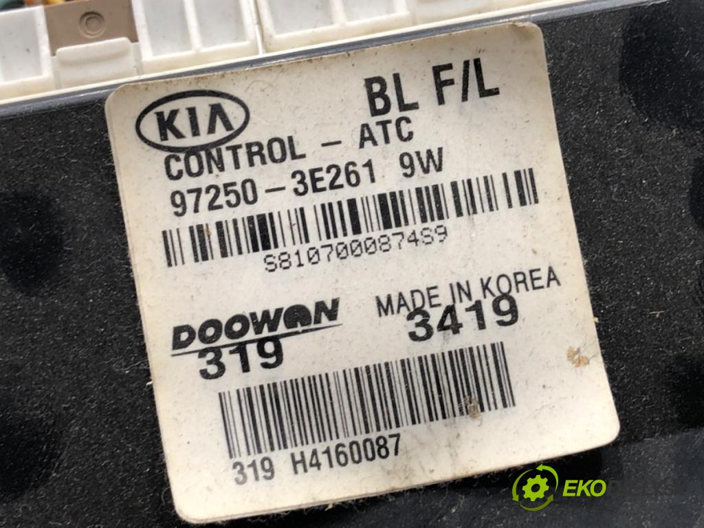 KIA SORENTO I SUV 2008 125 kW 2.5 CRDi 2497 Panel ovládania kúrenia 97250-3E261 (Prepínacie páčky pod volantom)