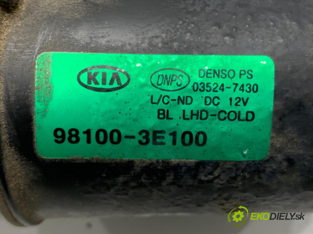 KIA SORENTO I SUV 2008 125 kW 2.5 CRDi 2497 Mechanizmus stieračov predný 98100-3E100 (Motorček stieračov predný)