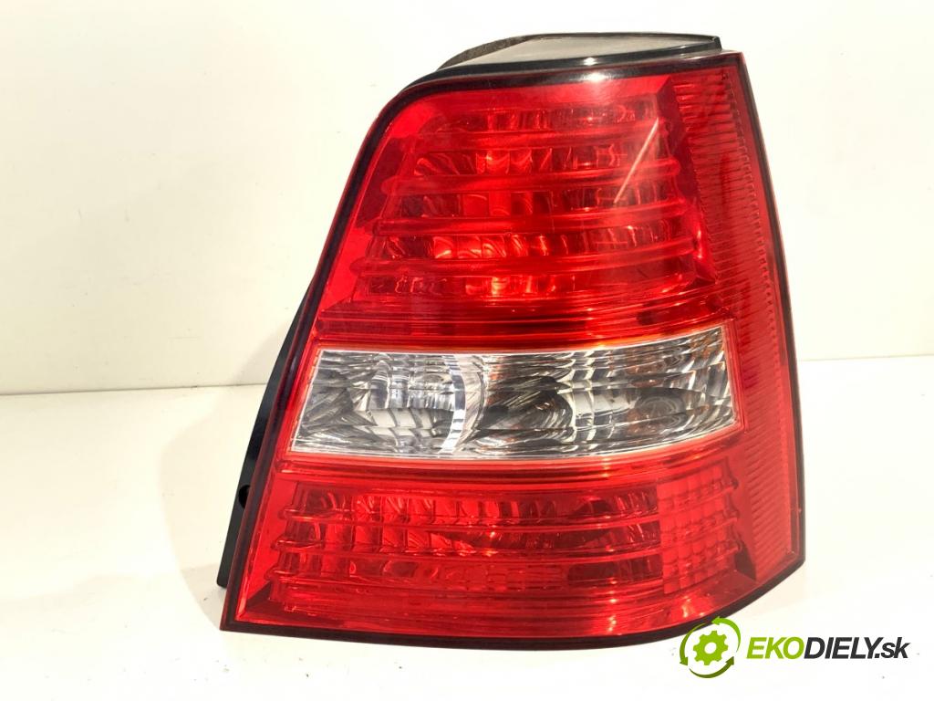 KIA SORENTO I SUV 2008 125 kW 2.5 CRDi 2497 světlo pravý zadní část 