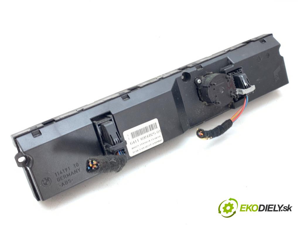 BMW E60 sedan 2004 125 kW 520 i 2171 Panel ovládania kúrenia 6956825 (Prepínacie páčky pod volantom)