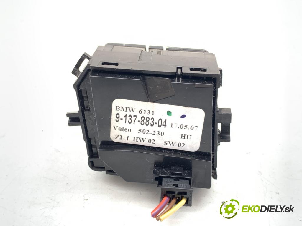 BMW E61 Kombi 2007 173 kW 530 d 2993 Prepínač ohrievania, vyhrievania sedačky 9137883 (Prepínacie páčky pod volantom)