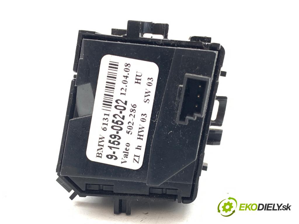 BMW E61 Kombi 2008 130 kW 520 d 1995 Prepínač ohrievania, vyhrievania sedačky 9159052 (Prepínacie páčky pod volantom)