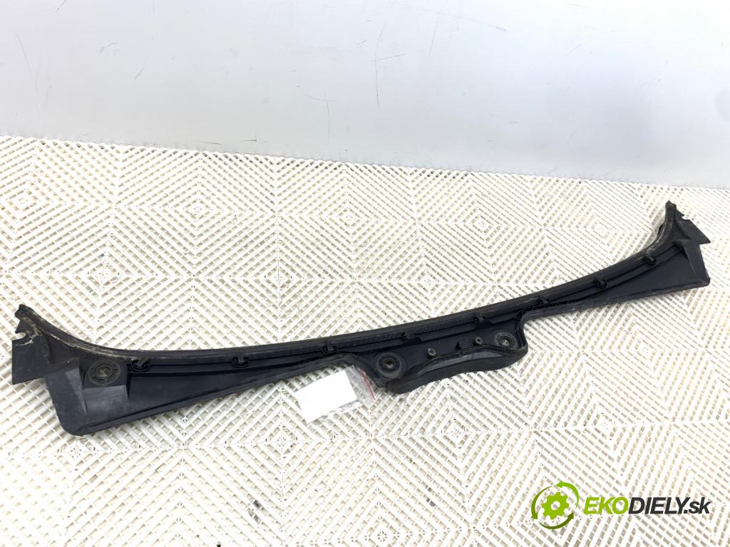 BMW E61 Kombi 2007 173 kW 530 d 2993 Torpédo, plast pod čelné okno 7027083 (Torpédo (plast pod čelným sklom))