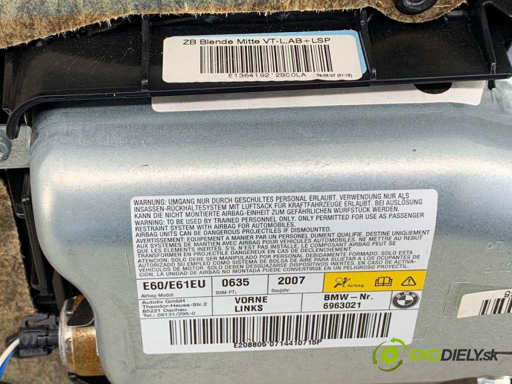 BMW E61 Kombi 2007 173 kW 530 d 2993 čalúnenie Dvere ľavy predný