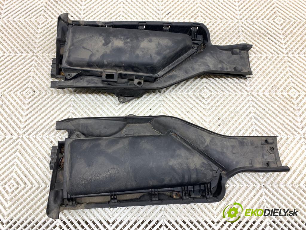 BMW E61 Kombi 2008 130 kW 520 d 1995 torpédo plast pod čelní okno 