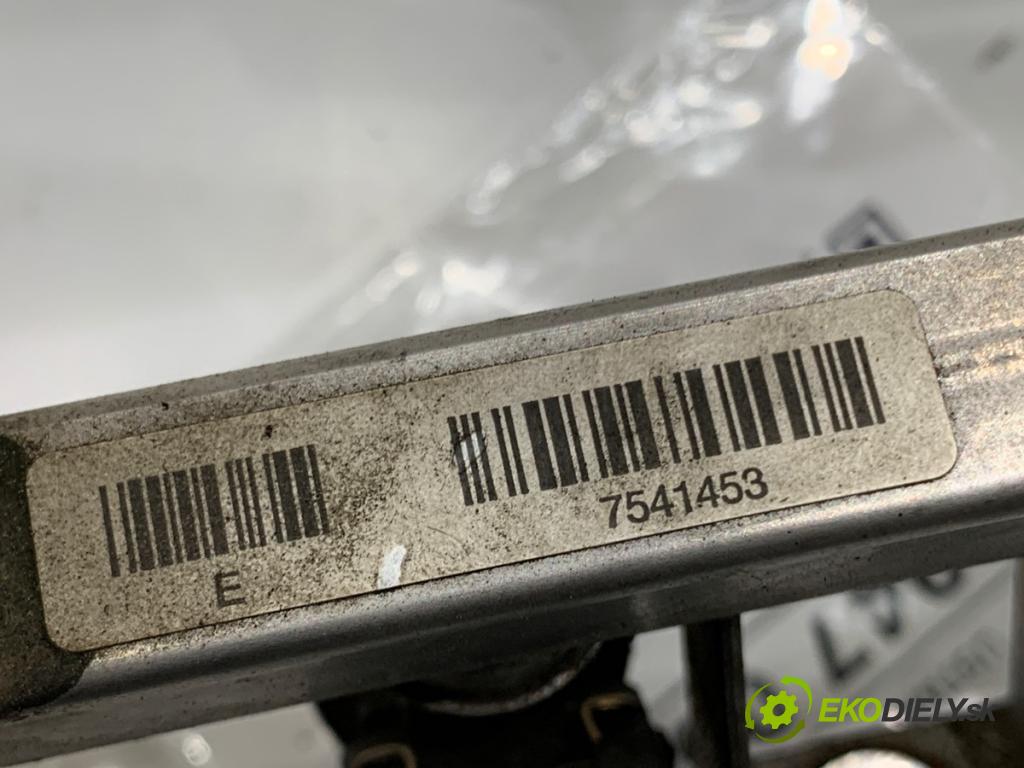 BMW E60 sedan 2004 125 kW 520 i 2171 Lišta vstrekovacia 7541453 (Vstrekovacia lišta)