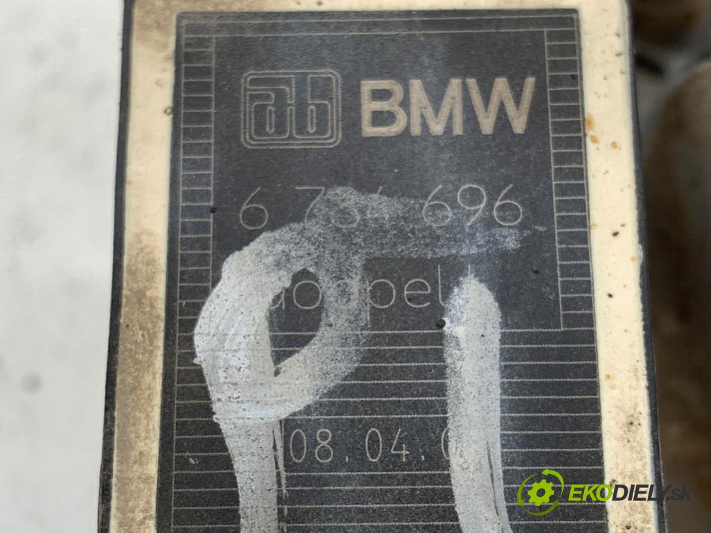 BMW E61 Kombi 2008 130 kW 520 d 1995 Snímač XENON pravy zad