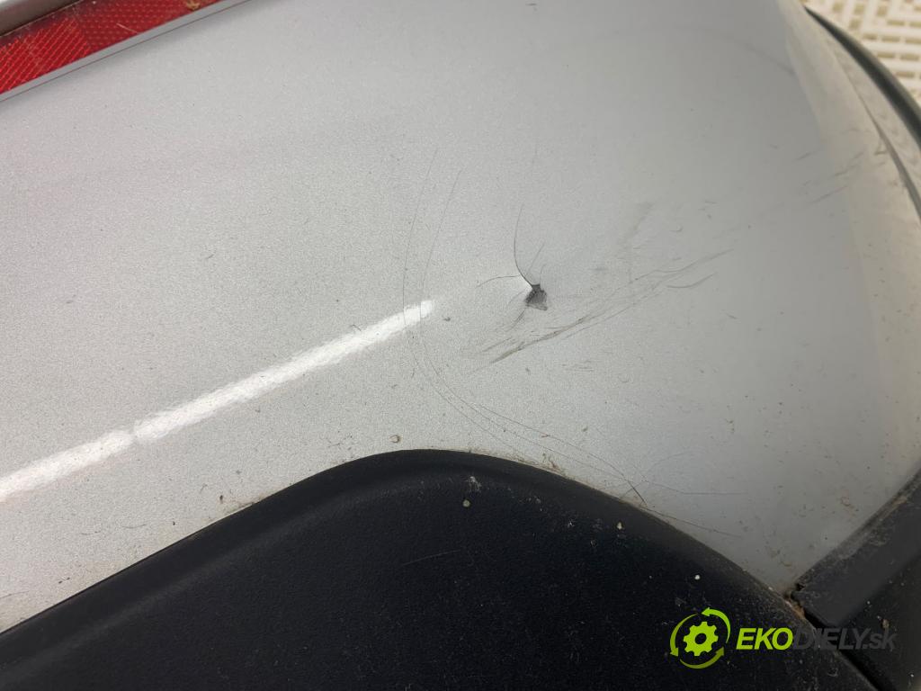 SUZUKI SX4 liftback 2007 79 kW 1.6 VVT (RW 416) 1586 nárazník zadní část  (Klika dveří ostatní)