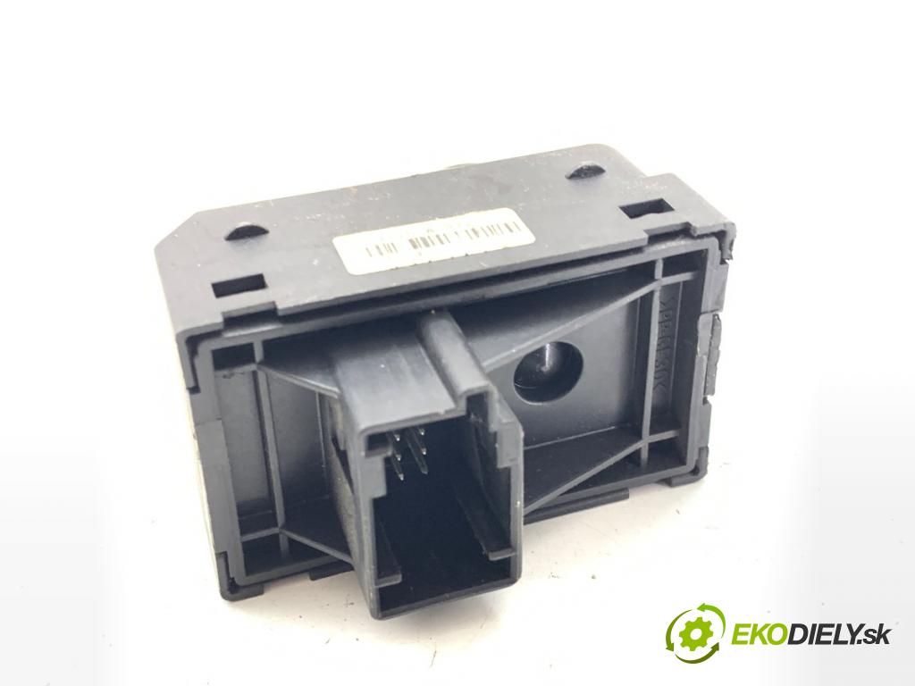 FIAT PUNTO EVO liftback 2010 55 kW 1.3 D Multijet (199AXC1A, 199BXC1A, 199AXT1A, 199BXT1A) 1248 Prepínač nastavenia spätných zrkadiel  (Prepínacie páčky pod volantom)