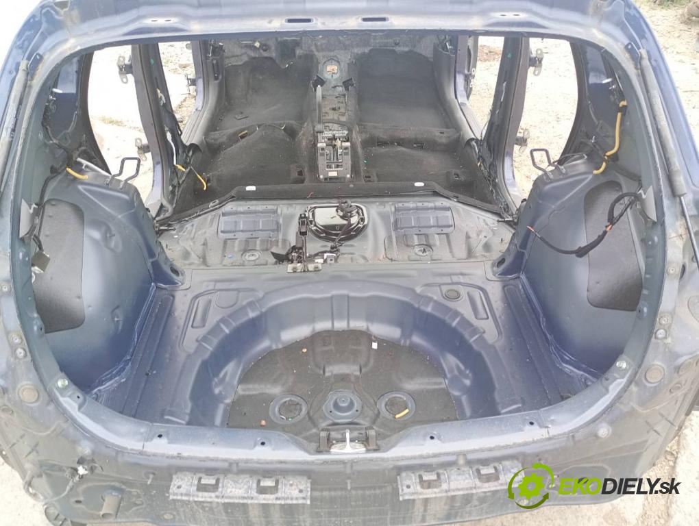 HYUNDAI i30 liftback 2018 88 kW 1.0 T-GDI 998 karoséria ČTVRŤÁK: Blatník prah strecha PODŁUŻNICA