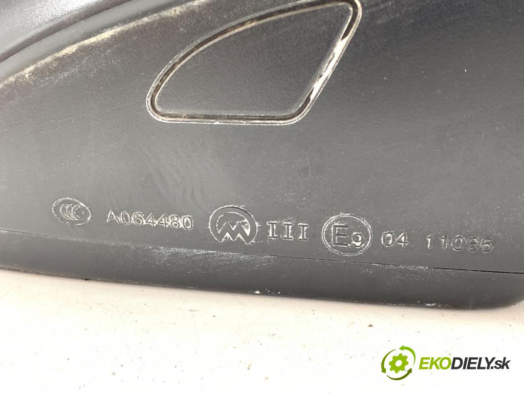 VW GOLF VII Kombi 2015 81 kW 1.6 TDI 1598 Spätné zrkadlo pravy