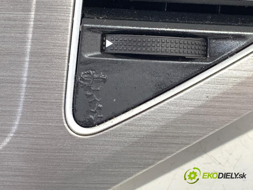 VW GOLF VII Kombi 2015 81 kW 1.6 TDI 1598 Mriežky kúrenia predný 510815736A