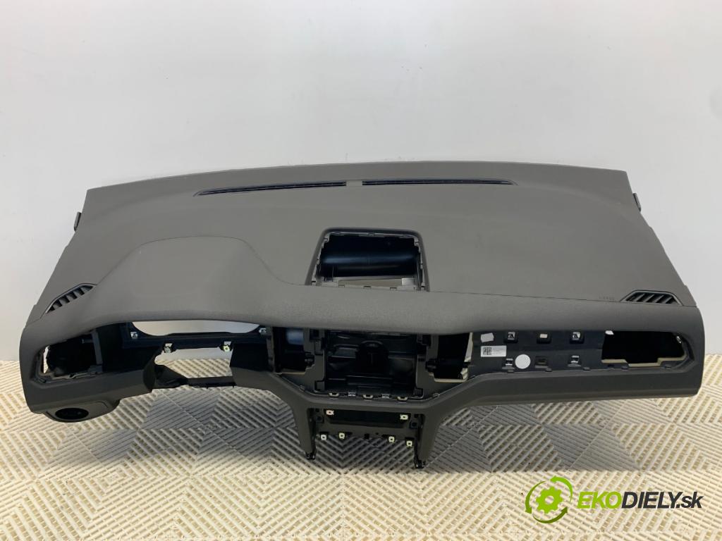VW GOLF VII Kombi 2015 81 kW 1.6 TDI 1598 palubní doska  (Palubní deska)