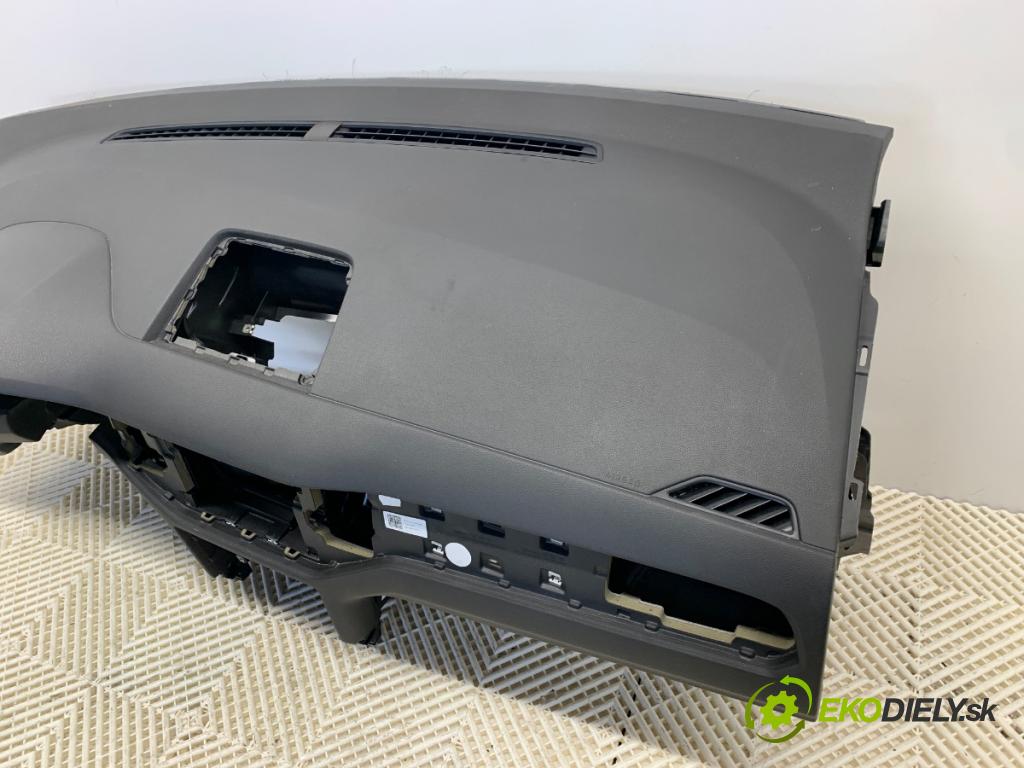 VW GOLF VII Kombi 2015 81 kW 1.6 TDI 1598 palubní doska  (Palubní deska)