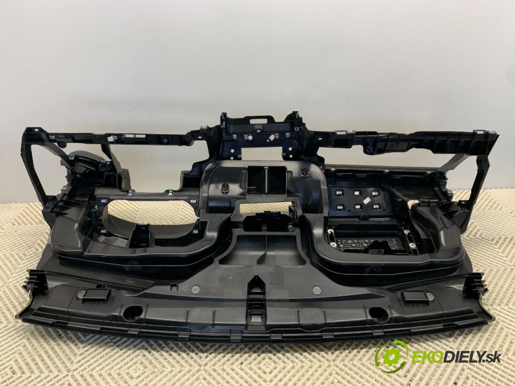 VW GOLF VII Kombi 2015 81 kW 1.6 TDI 1598 palubní doska  (Palubní deska)